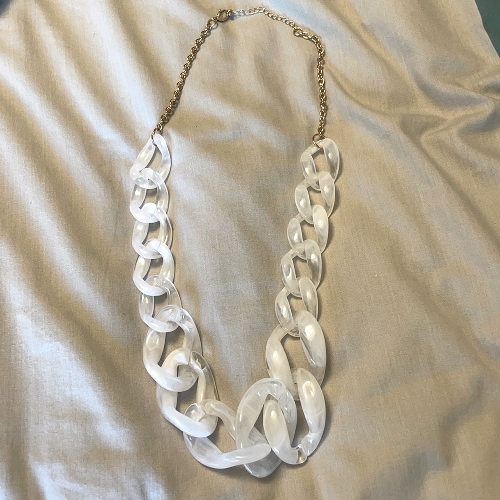 Large link necklace white acrylic transparent